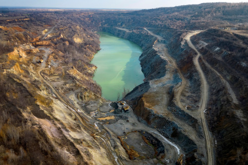 Ukraine says aiming to wrap up mineral deal talks within a week
