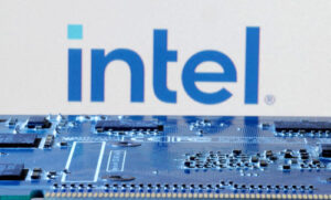 Intel attracts interest for test chips using new manufacturing process