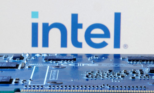 Intel attracts interest for test chips using new manufacturing process